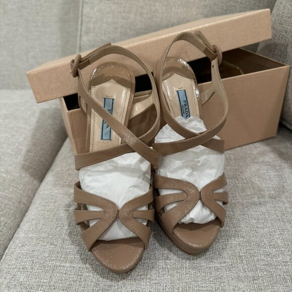 Prada Vernice St Staff Cammeo Cream strappy sandal Size 35.5 - Picture 2 of 7